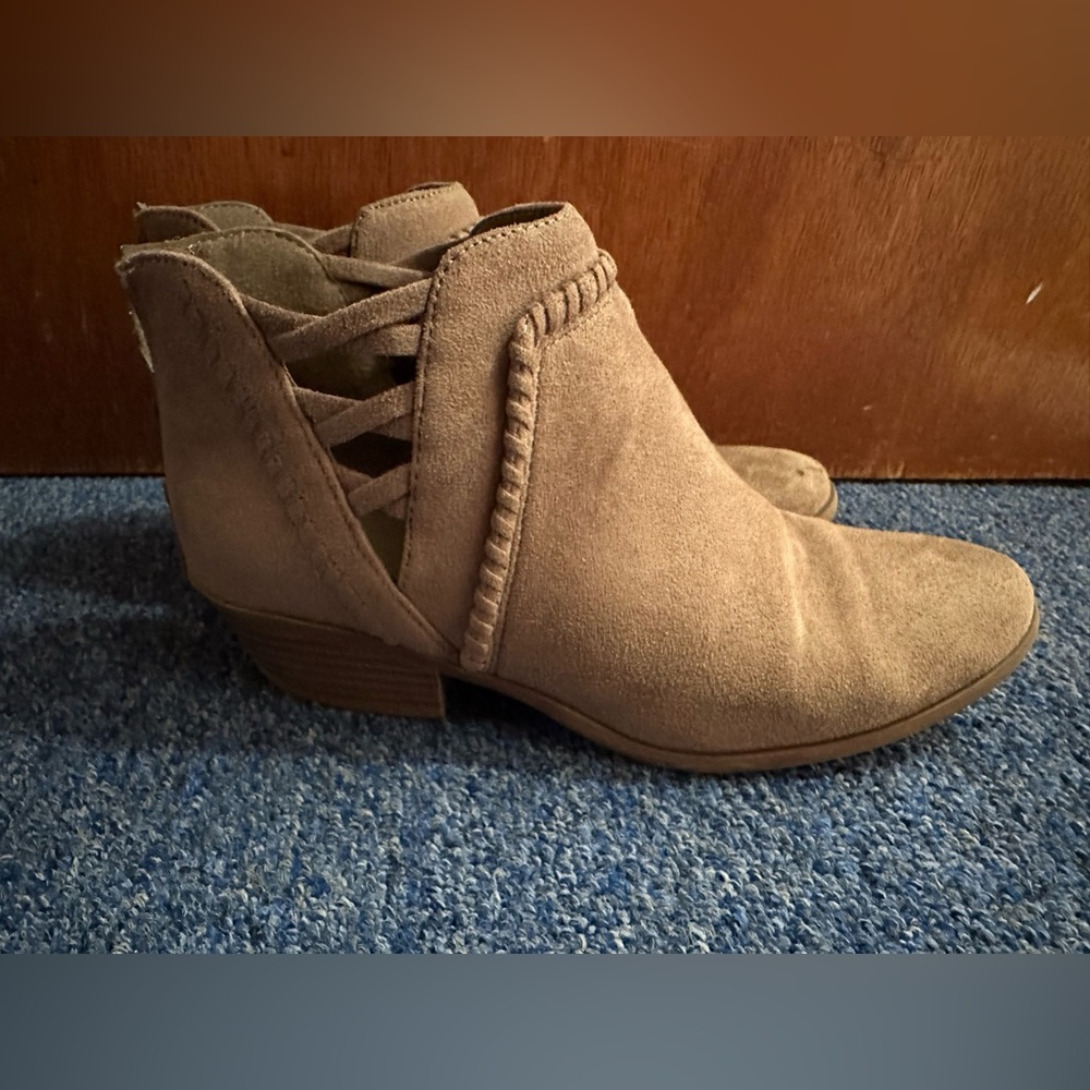 Echo Bay warm taupe ankle booties size 7